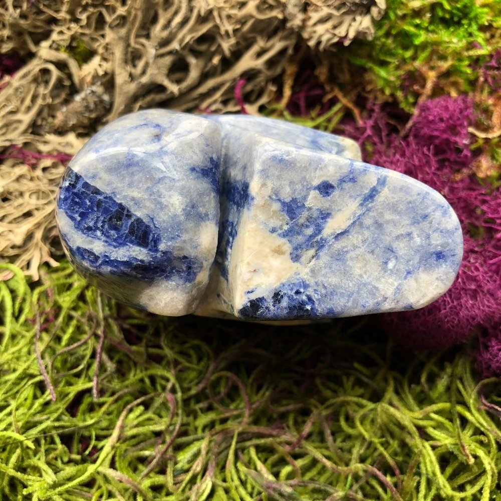 Sodalite Skull blue and white crystal skull - Picture 10 of 12
